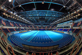 Arena Toruń - widok na wnętrze - widownię, bieżnię i tory