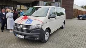 Pokaż zdjęcie: Samochód przystosowany do przewozu osób z niepełnosprawnościami