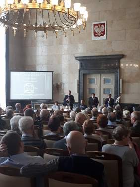 Przemowienia zaproszonych gości podczas Gali 70 lecia PZG Oddział Śląski w Sali Marmurowej Śląskiego Urzędu Marszałkowksiego  