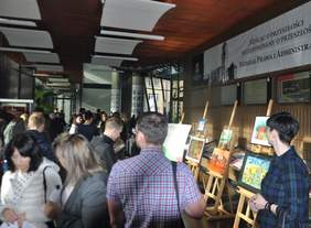 Pokaż zdjęcie: Wystawa prac XV edycji Konkursu Plastycznego „Sztuka Osób Niepełnosprawnych" na Wydziale Prawa i Administracji UAM w Poznaniu