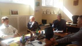 Pokaż zdjęcie: testowanie narzędzi i wizyta doradcza przedstawicieli Punktu Kontakowego Oddziału Łódzkiego PFRON  oraz eksperta BHP ds ON u przedsiębiorcy SUTHW ORPEL 