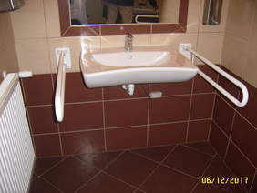 Pokaż zdjęcie: Uchwyty w łazience