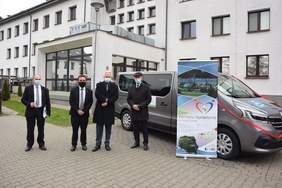 Pokaż zdjęcie: Uroczyste przekazanie auta,fot.Dziennik Wschodni