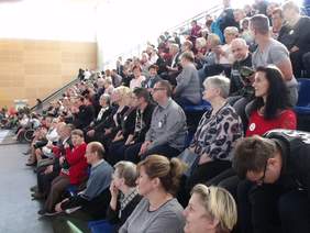 Pokaż zdjęcie: Zgromadzona publiczność