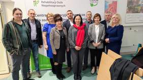 Pokaż zdjęcie: Zdjęcie pamiątkowe uczestników