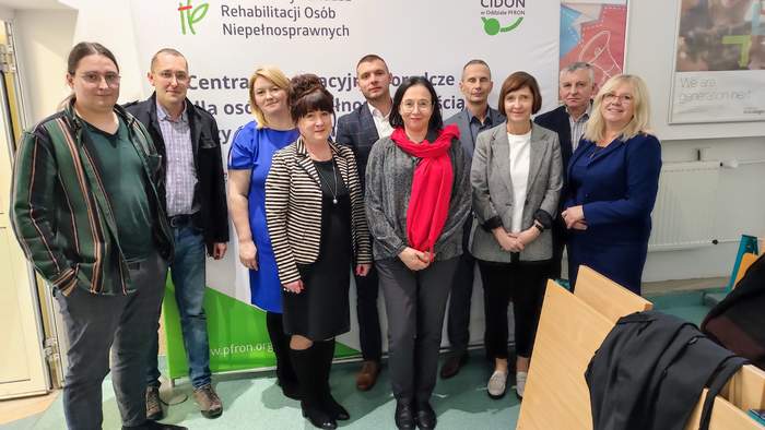 Pokaż zdjęcie: Zdjęcie pamiątkowe uczestników