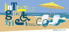 Pokaż zdjęcie: Ilustracja promująca „22 Europejski Festiwal Filmowy Integracja Ty i Ja, Koszalin 2–6.09.2025”. Na plaży stoją dwa białe leżaki, z których jeden ma koła jak wózek inwalidzki. Nad nimi znajduje się żółty parasol. W tle morze i niebo.