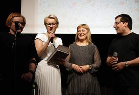 Pokaż zdjęcie: Zarząd oraz pracownicy WTZ w Gostwicy (fot: Maria Olszowska)