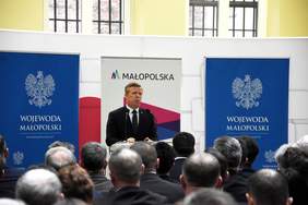 Pokaż zdjęcie: Wojewoda Małopolski Piotr Ćwik podczas spotkania z Samorządowcami