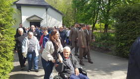 Uczestnicy obchodów Powiatowego Dnia Godności Osób Niepełnosprawnych powiatu Leskiego