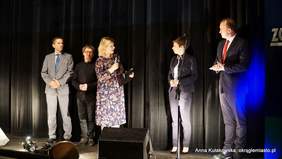 Pokaż zdjęcie: Uroczystość przekazania busów dla placówek rehabilitacyjnych z powiatu kolskiego