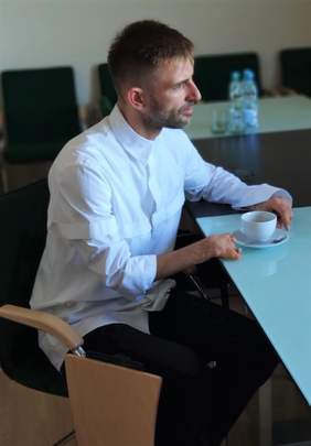 Pokaż zdjęcie: Tomasz Karcz - fryzjer i projektant mody