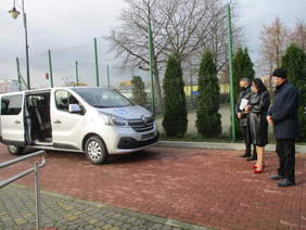 Pokaż zdjęcie: Nowe auto, fot. Starostwo Powiatowe w Łukowie