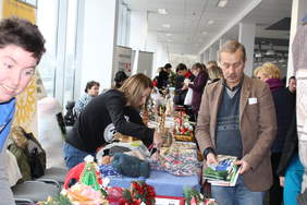 Pokaż zdjęcie: Stoiska wystawiennicze