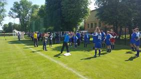 Turniej Piłki nożnej Olimpiad Specjalnych w Kolbuszowej Dolnej, rozgrzewka