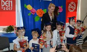 Pokaż zdjęcie: uczniowie ZSS w Głownie- pasowanie na ucznia 