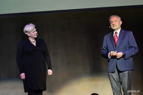 Pokaż zdjęcie: Prezydent Wojciech Szczurek i Ewa Pawłowska - żona Piotra Pawłowskiego // fot. Dawid Linkowski 