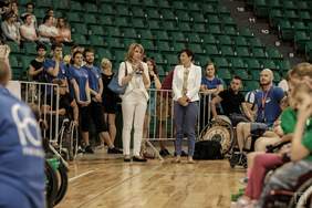 Dorota Potejko Pełnomocnik Prezydenta Miasta Poznania do spraw Osób Niepełnosprawnych oraz Anna Skupień dyrektor oddziału wielkopolskiego PFRON