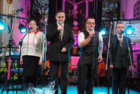 Pokaż zdjęcie: Uczestnicy Przeglądu Twórczości Artystycznej Środowiskowych Domów Samopomocy Województwa Małopolskiego im. Haliny Wędrychowicz „Na zimową nutę”.