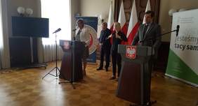 Pokaż zdjęcie: na zdjęciu: wystąpienie Agnieszki Niedźwiedzkiej Prezes TPN
