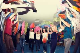 Pokaż zdjęcie: Zajęcia z Arteterapii prowadzone przez Fundację im. Doktora Piotra Janaszka Podaj Dalej z Konina. 