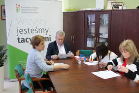 Pokaż zdjęcie: Zawarcie umowy