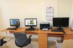 Pokaż zdjęcie: Wyposażenie stanowiska komputerowego 