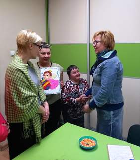 Pokaż zdjęcie: Wizyta dyrektor Marty Mordarskiej w WTZ w Gostwicy