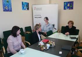 Pokaż zdjęcie: Od lewej-Anna Orzechowska, Prezes zarządu Centrum Rehabilitacji "Znowu w Biegu", Agnieszka Pleti, Prezes Fundacji "Poland Business Run", Marta Mordarska, Dyrektor Małopolskiego Oddziału PFRON