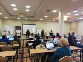 Pokaż zdjęcie: Uczestników szkolenia powitała Dyrektor Kujawsko-Pomorskiego Oddziału PFRON, Pani Aleksandra Gierej