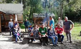 Pokaż zdjęcie: Ognisko w nadleśnictwie - członkowie koła nowotarskiego PZG świętują MDG