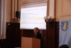 Pokaż zdjęcie: Prezentacja przedstawiona przez dyrektora Oddziału Śląskiego PFRON Jana Wrońskiego