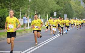Pokaż zdjęcie: Zawodnicy podczas biegu (fot. Paweł Dutka)