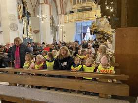 Uczestnicy WTZ-u podczas mszy świętej