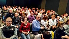 Pokaż zdjęcie: Uczestnicy wielkopolskiej gali XVI edycji Konkursu Plastycznego „Sztuka Osób Niepełnosprawnych" 