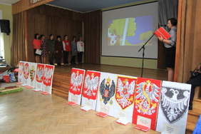 Pokaż zdjęcie: część artystyczna w wykonaniu uczniów placówki