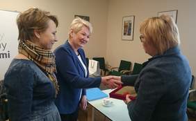 Pokaż zdjęcie: Gratulacje z okazji Jubileuszu Stowarzyszenia "Dać Szansę"