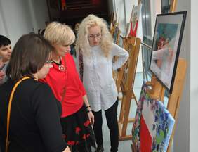 Pokaż zdjęcie: Wystawa prac XV edycji Konkursu Plastycznego w Collegium Da Vinci w Poznaniu