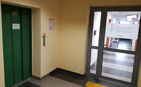 Pokaż zdjęcie: Wymiana windy w budynku, w którym mieści się siedziba Oddziału Wielkopolskiego PFRON