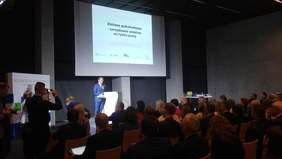 Pokaż zdjęcie: Przywitanie gości przez Grzegorza Sikorskiego dyrektora WUP