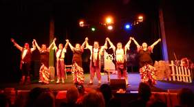 Pokaż zdjęcie: Występ podopiecznych Fundacji pt. „Piraci z Karaibów”