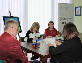 Pokaż zdjęcie: Podpisanie umowy