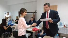 Wręczenie okolicznościowych dyplomów