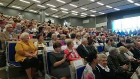 Pokaż zdjęcie: Licznie zgromadzona publiczność 60+