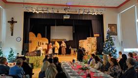 Pokaż zdjęcie: Spotkanie jasełkowe Instytutu Medycznego im. Jana Pawła II