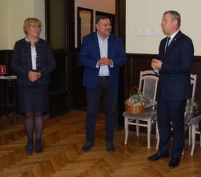 Pokaż zdjęcie: Spotkanie w siedzibie Małopolskiego Oddziału PZG z udziałem Wojewody Piotra Ćwika oraz dyrektor Marty Mordarskiej