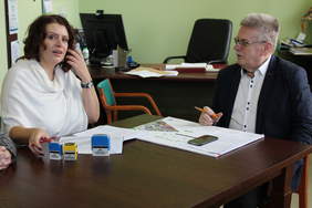 Pokaż zdjęcie: Anna Chwałek Prezes Stowarzyszenia, Jerzy Dębski Dyrektor Oddziału Lubelskiego PFRON