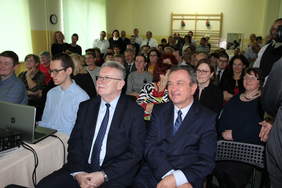 Pokaż zdjęcie: Jerzy Dębski Dyrektor Oddziału Lubelskiego, Kazimierz Firlej Wójt Gminy Garbów oraz uczestnicy wydarzenia