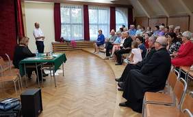 Pokaż zdjęcie: Spotkanie ze Stanisławem Kmiecikiem w Nowym Sączu