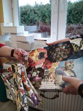 Pokaż zdjęcie: Wieszaki ozdobione przez podopiecznych